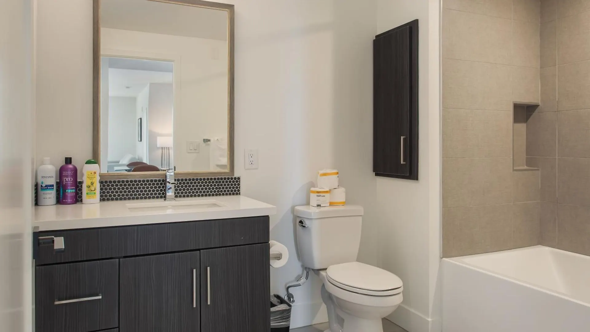 Capsule hotel Stunning 2Bedrooms In Marina With Pool & Gym Los Angeles