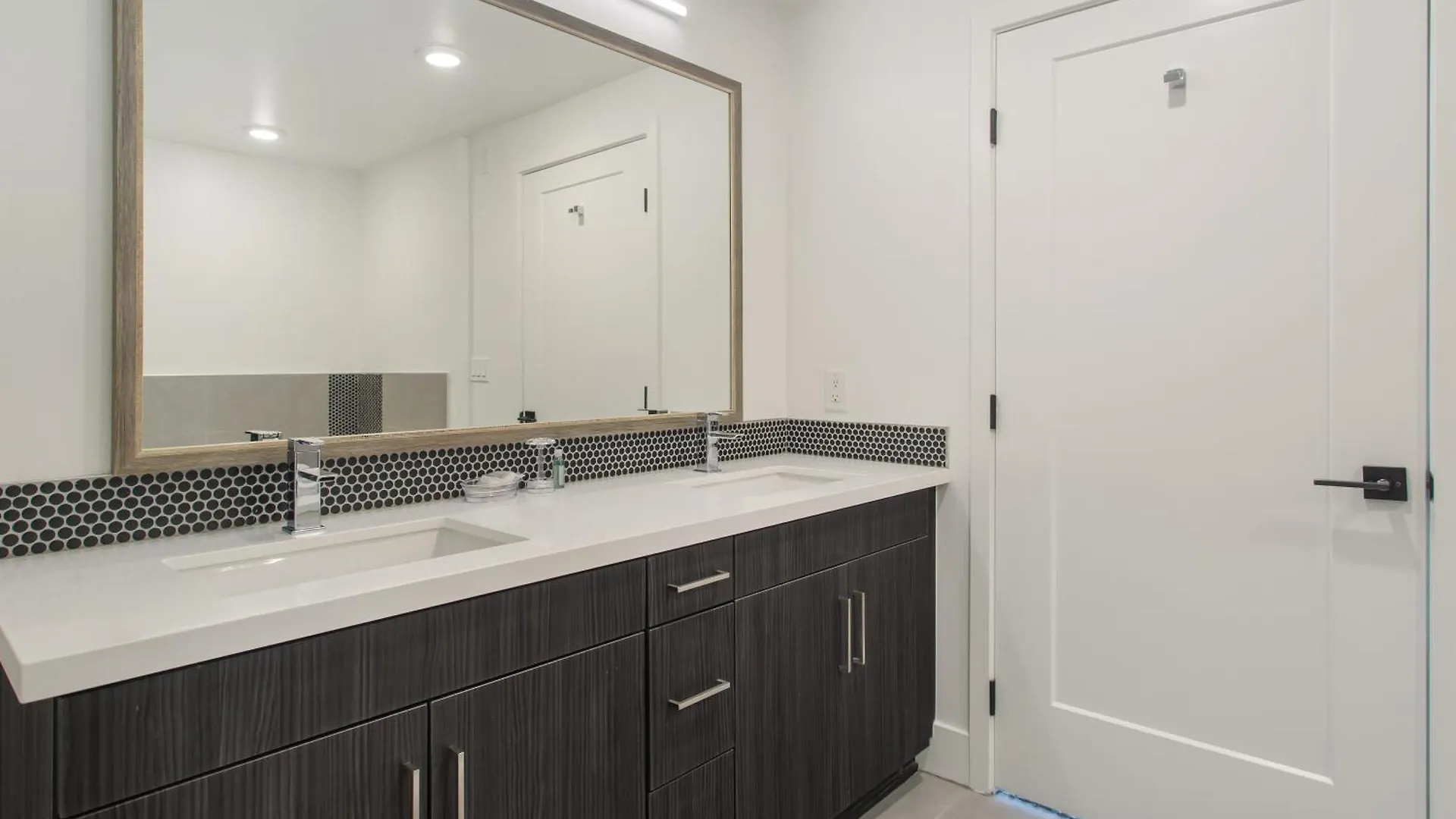Stunning 2Bedrooms In Marina With Pool & Gym Los Angeles Capsule hotel